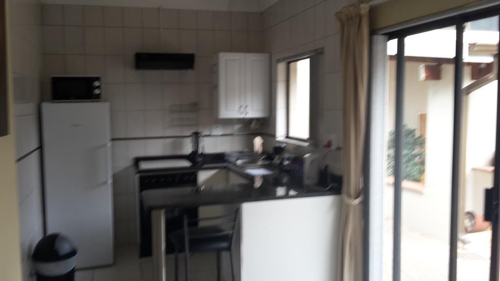 Acacia Grove Guest House โจฮันเนสเบิร์ก ภายนอก รูปภาพ