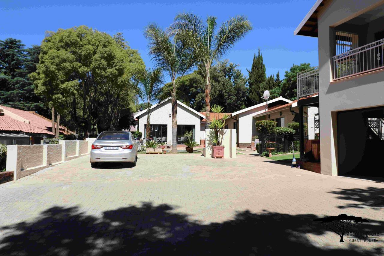Acacia Grove Guest House โจฮันเนสเบิร์ก ภายนอก รูปภาพ