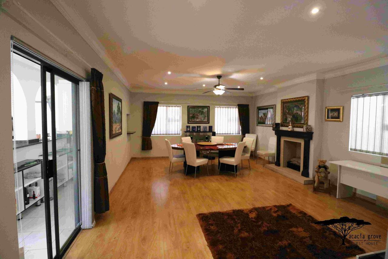 Acacia Grove Guest House โจฮันเนสเบิร์ก ภายนอก รูปภาพ