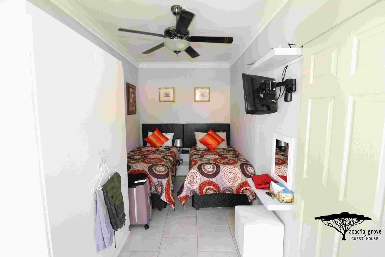 Acacia Grove Guest House โจฮันเนสเบิร์ก ภายนอก รูปภาพ