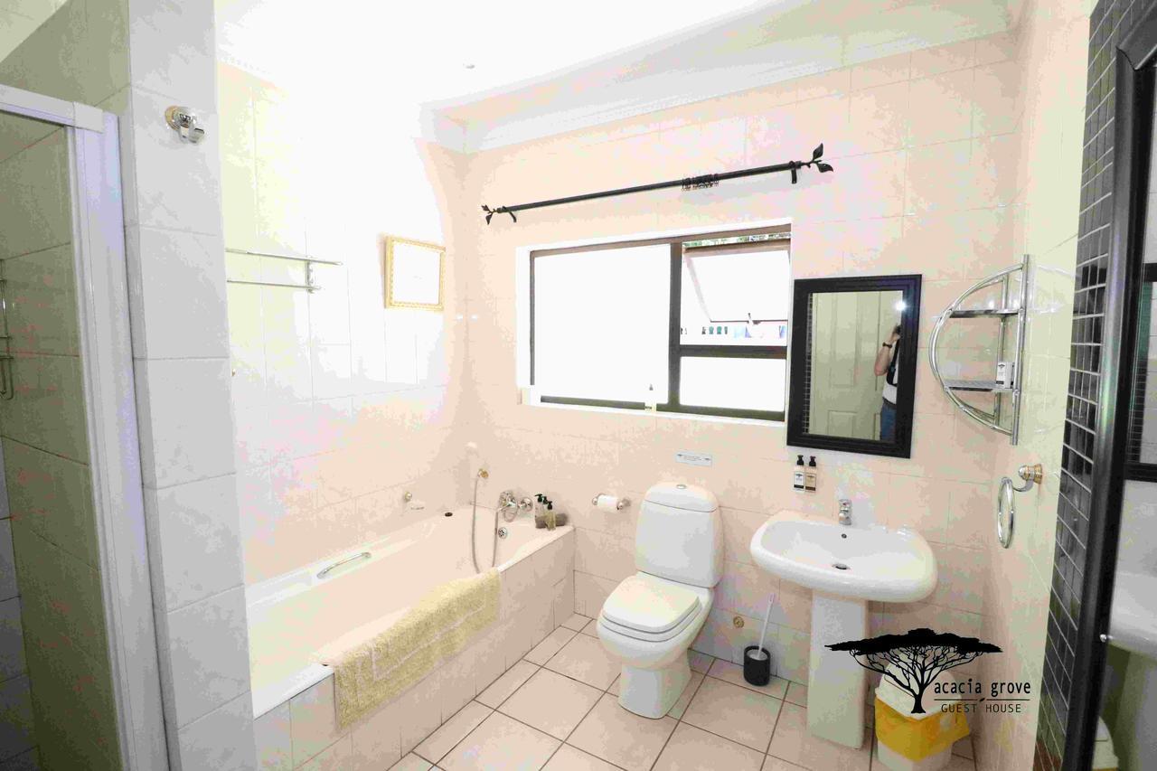 Acacia Grove Guest House โจฮันเนสเบิร์ก ภายนอก รูปภาพ