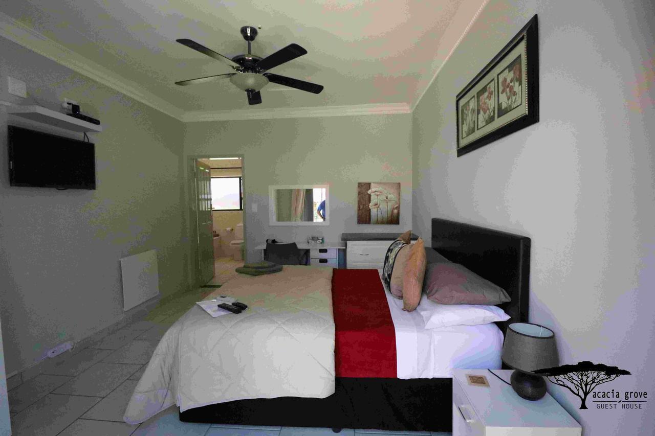 Acacia Grove Guest House โจฮันเนสเบิร์ก ภายนอก รูปภาพ