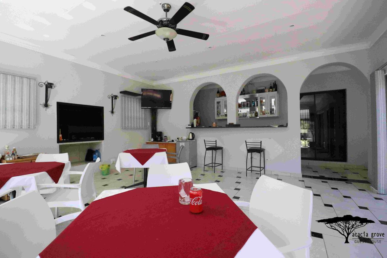Acacia Grove Guest House โจฮันเนสเบิร์ก ภายนอก รูปภาพ